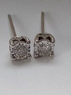 Gorgeous genuine 14k Diamond white gold studs